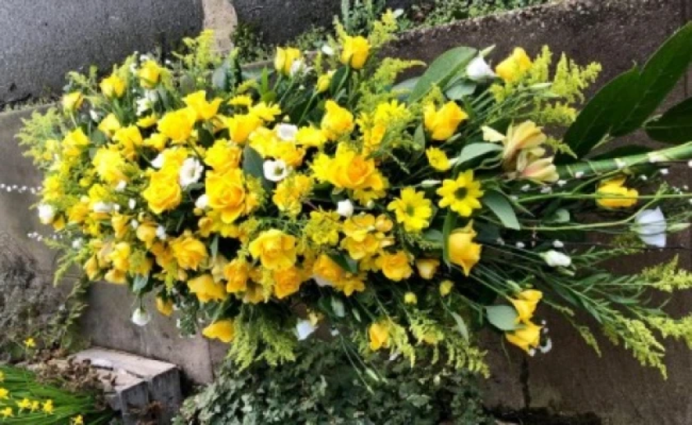 Yellow Double-ended Coffin Spray