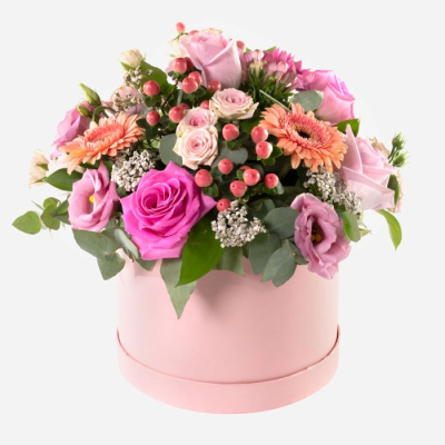 Secret whispers - Soft, romantic, and full of charm — this luxury pink and peach hat box is a timeless floral treat.